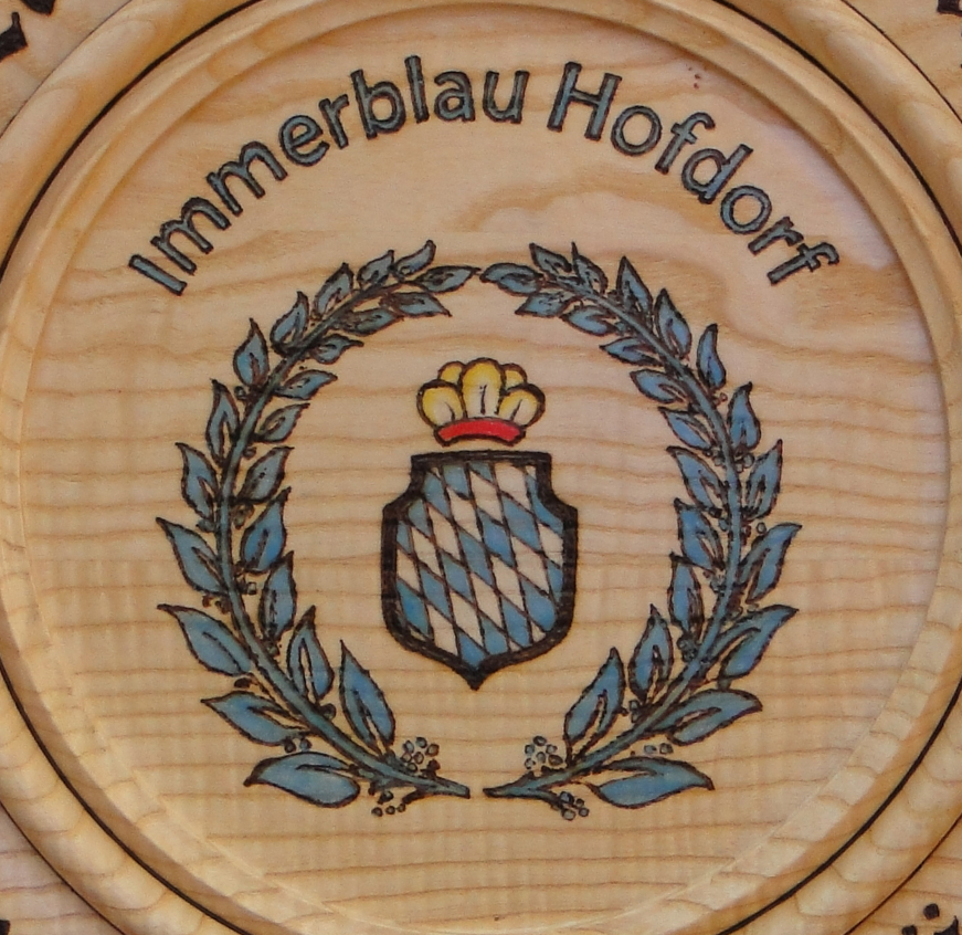 Gedrechselt aus edler Esche und geziert mit dem Wappen des Vereins "Immerblau Hofdorf"