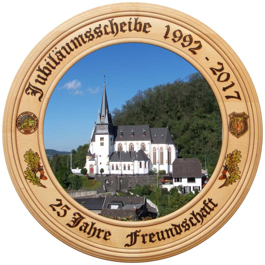 25-jahre-freundschaft-in-holz-1024x1024 Ein Vierteljahrhundert in Ahorn verewigt